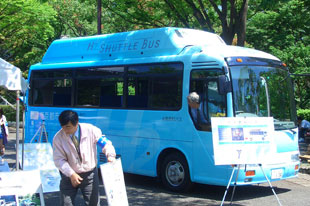 水素燃料エンジンバス