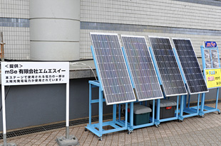 メインステージの電力をまかなうソーラーパネル