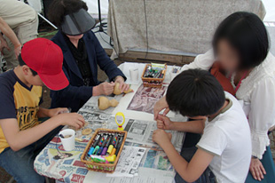 地球の音を奏でよう！ひょうたんで笛・マラカス作り