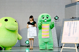 グリーンキャラのガチャピンたちがやってくる！