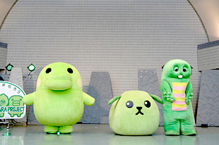 グリーンキャラのガチャピンたちがやってくる！