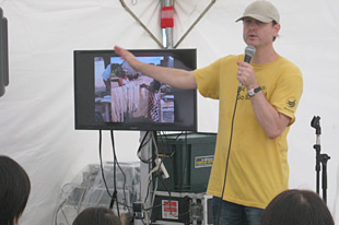 1枚の紙で未来をかえる？ペオ・エクベリのトークショーとHARUKAのワークショップ