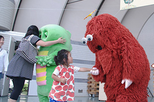 ガチャピン・ムックがやってくる！「木のある暮らし」クイズ大会＆握手会