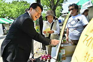 関環境副大臣の視察写真1