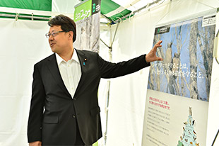 関環境副大臣の視察写真2