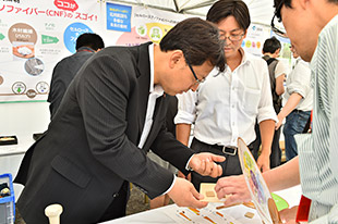 関環境副大臣の視察写真4