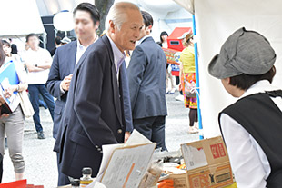 山本環境大臣の視察写真4