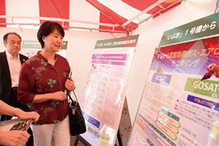 とかしきなおみ環境副大臣　視察 写真1