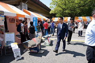 伊藤忠彦環境副大臣　視察 写真1