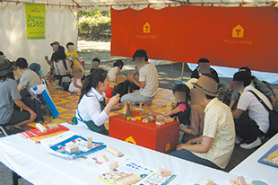 木のおもちゃコーナー 写真1