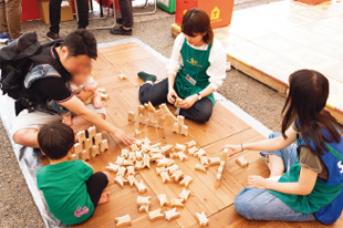 木のおもちゃコーナー 写真1